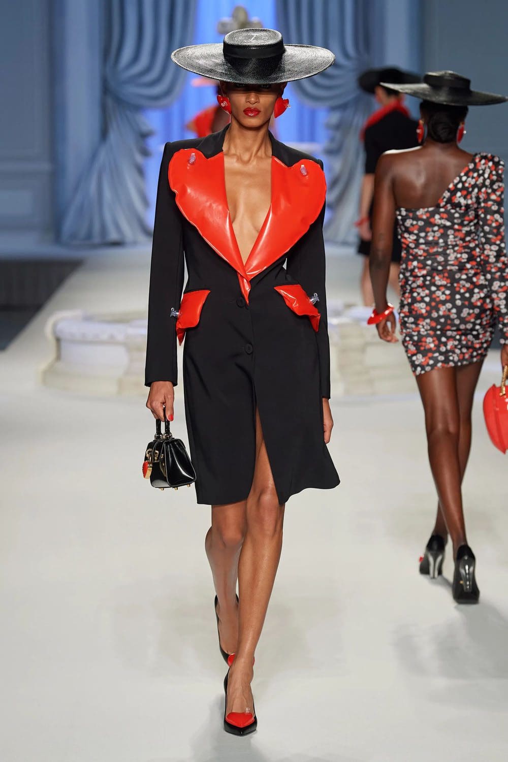 Moschino Frühling Sommer 2023 Runway Magazin