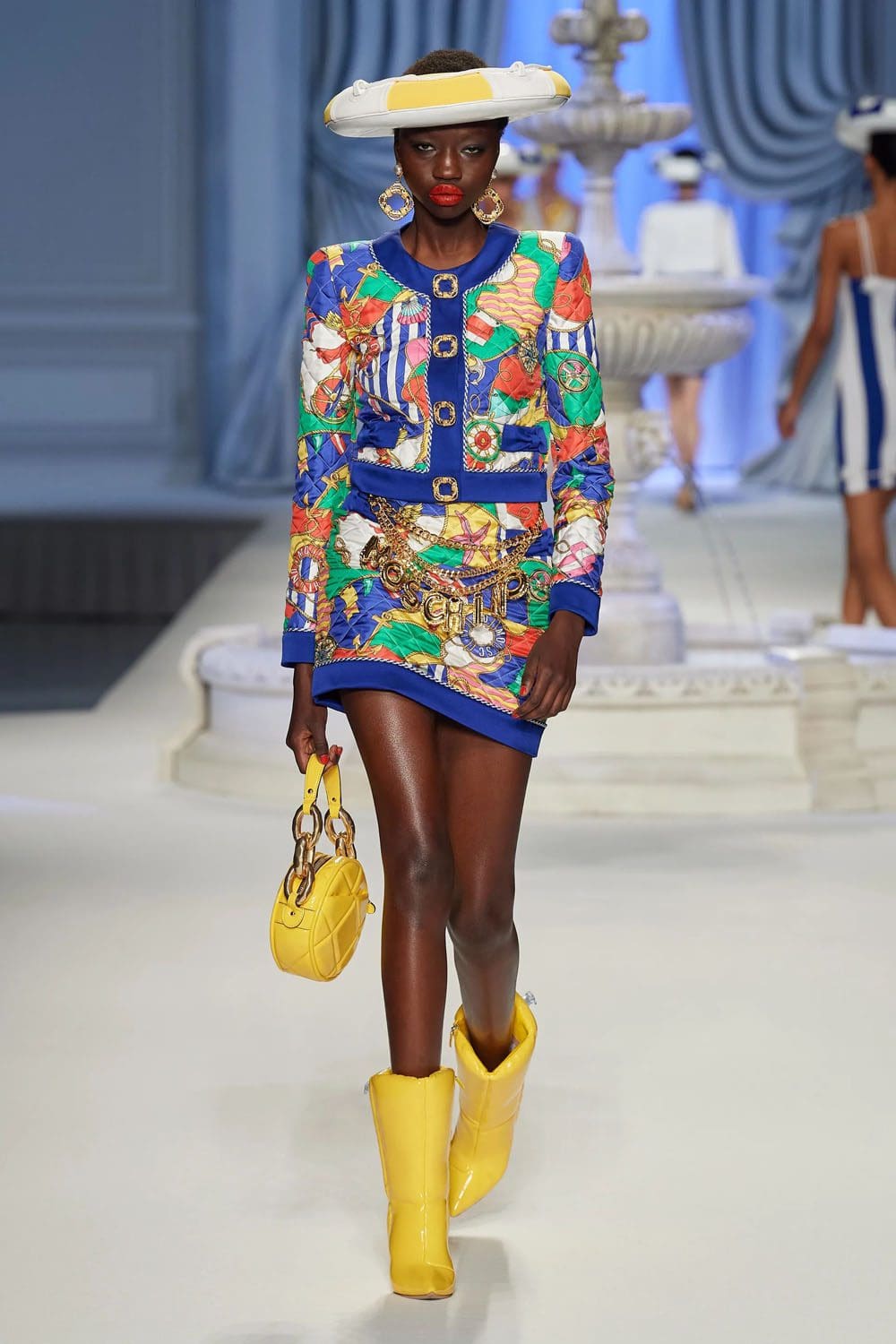 Moschino Frühling Sommer 2023 Runway Magazin