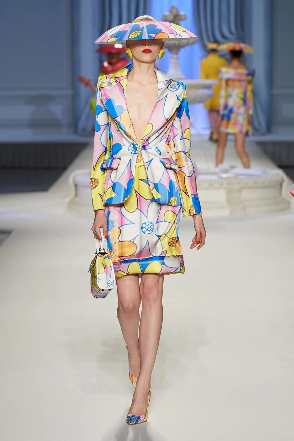 Moschino Frühling Sommer 2023 Runway Magazin