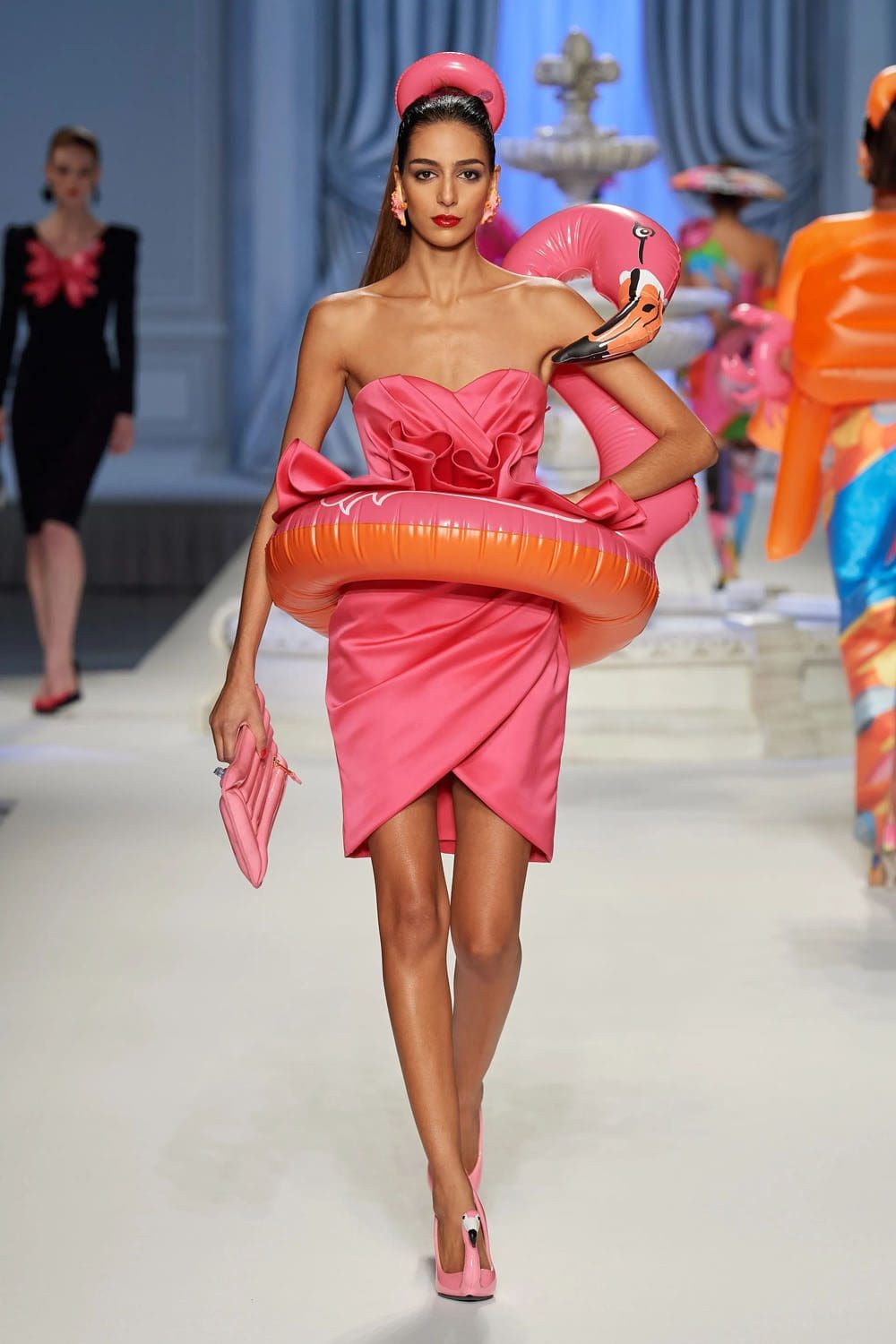 Moschino Frühling Sommer 2023 Runway Magazin