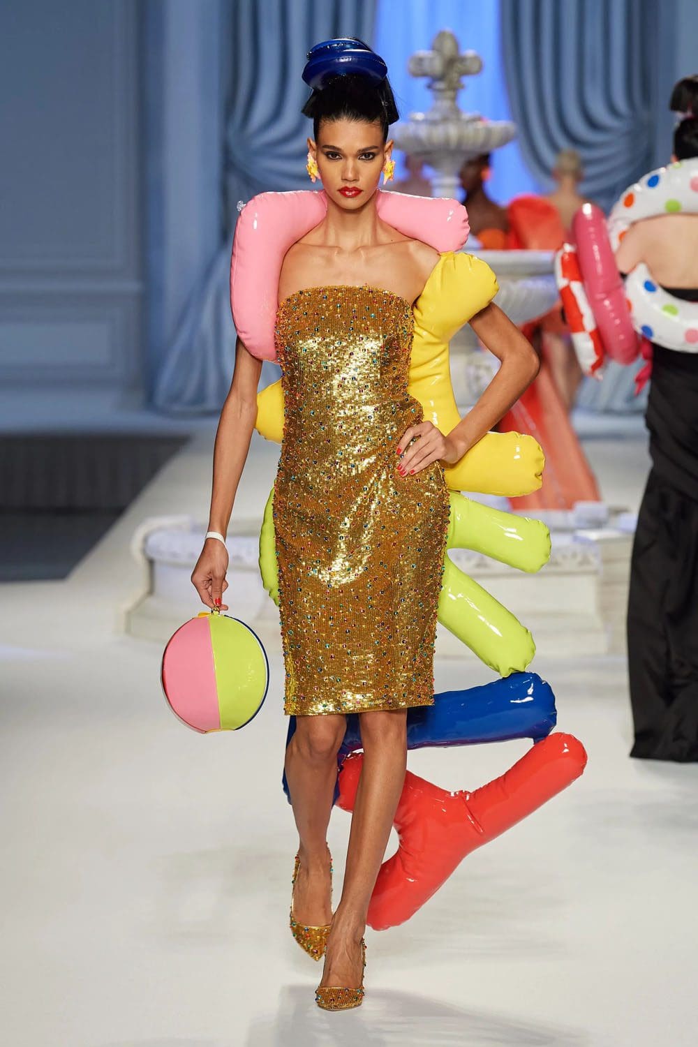 Moschino Frühling Sommer 2023 Runway Magazin