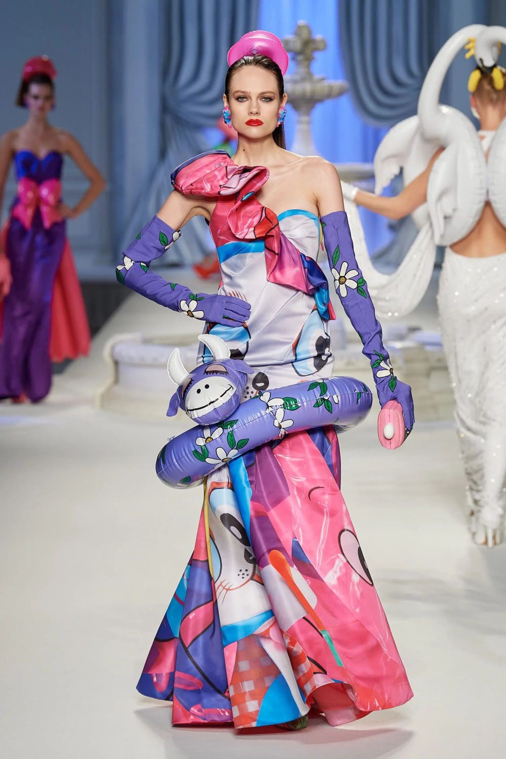 Moschino Frühling Sommer 2023 Runway Magazin
