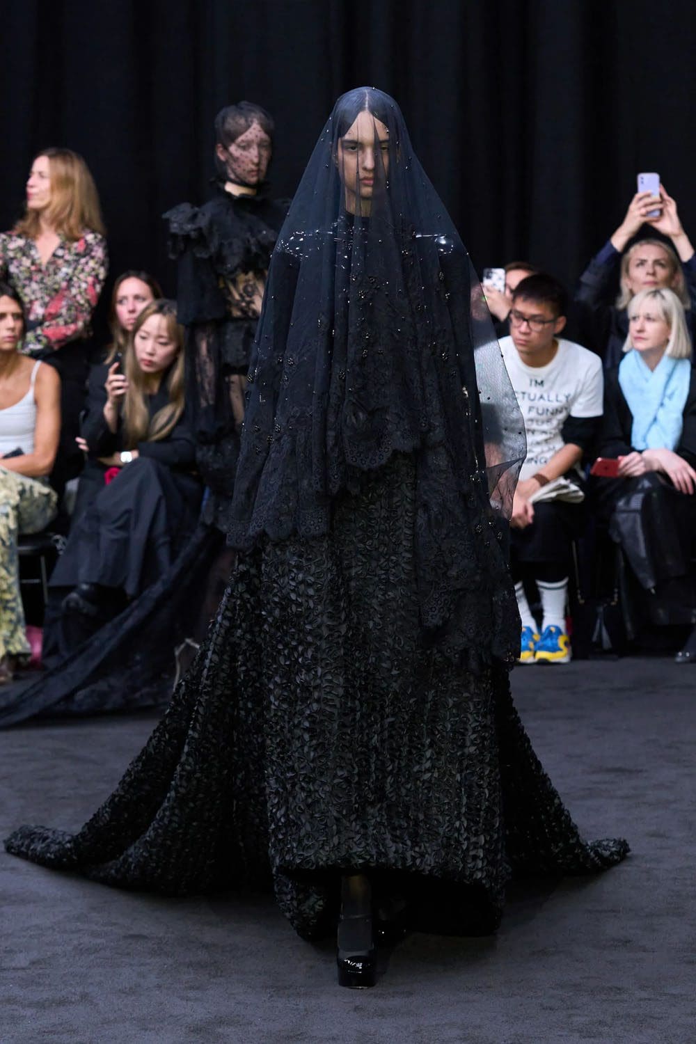 Richard Quinn printemps été 2023 Londres Runway Magazine