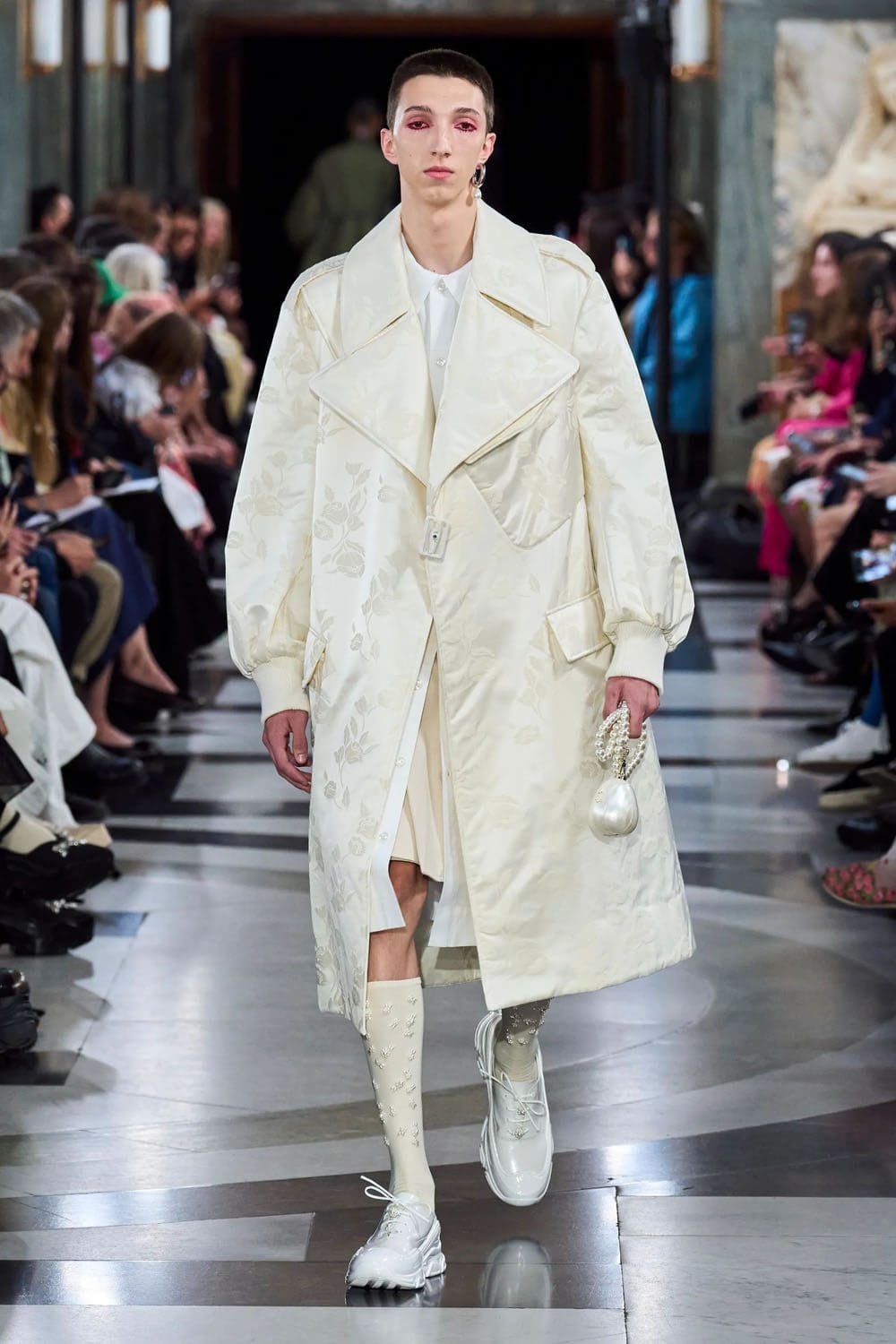 シモーネ・ロシャ 2023年春夏 ロンドン Runway Magazineに