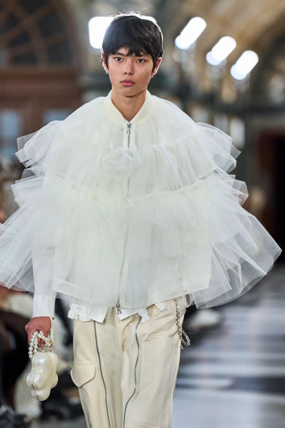 シモーネ・ロシャ 2023年春夏 ロンドン Runway Magazineに