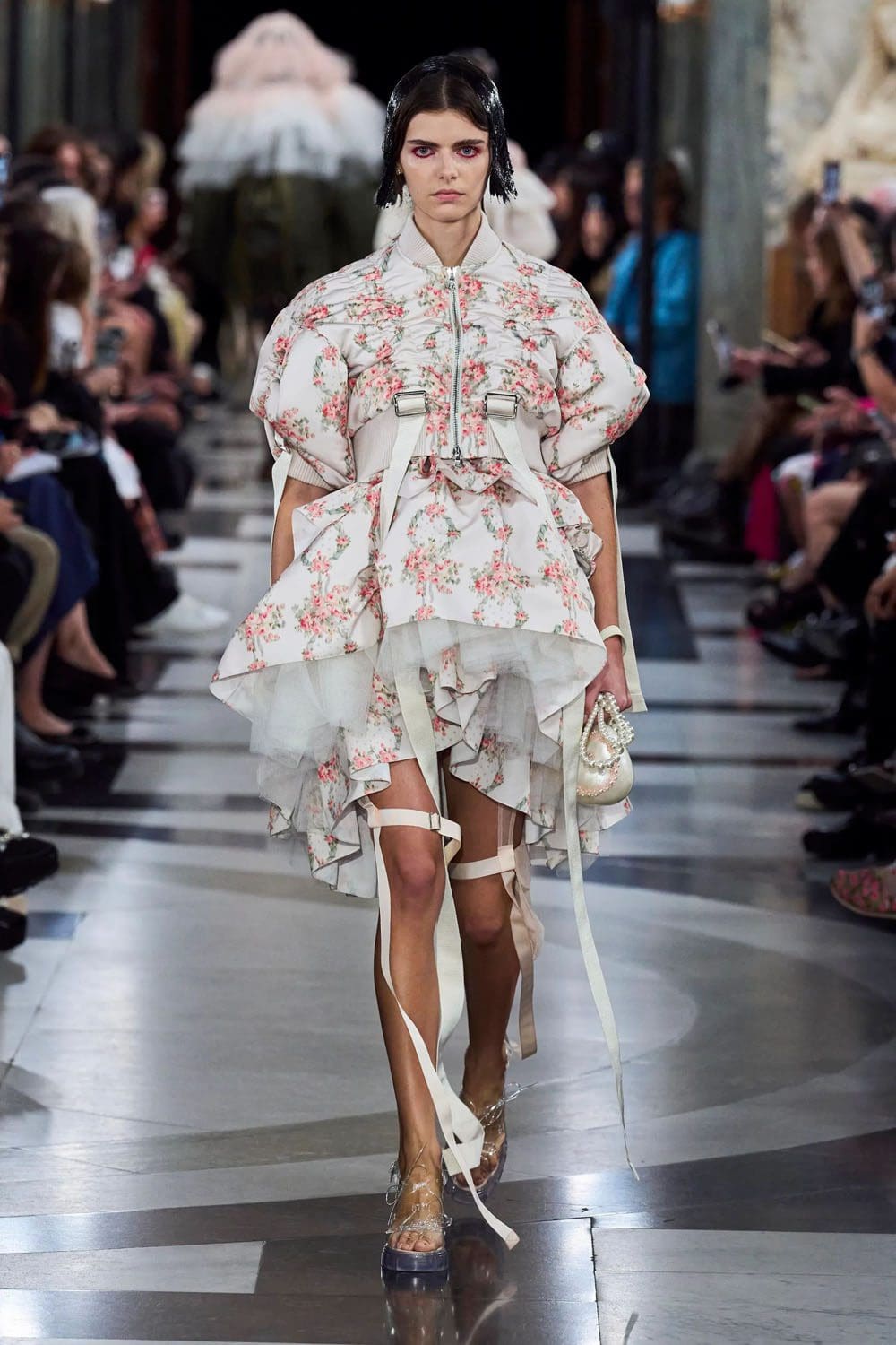シモーネ・ロシャ 2023年春夏 ロンドン Runway Magazineに