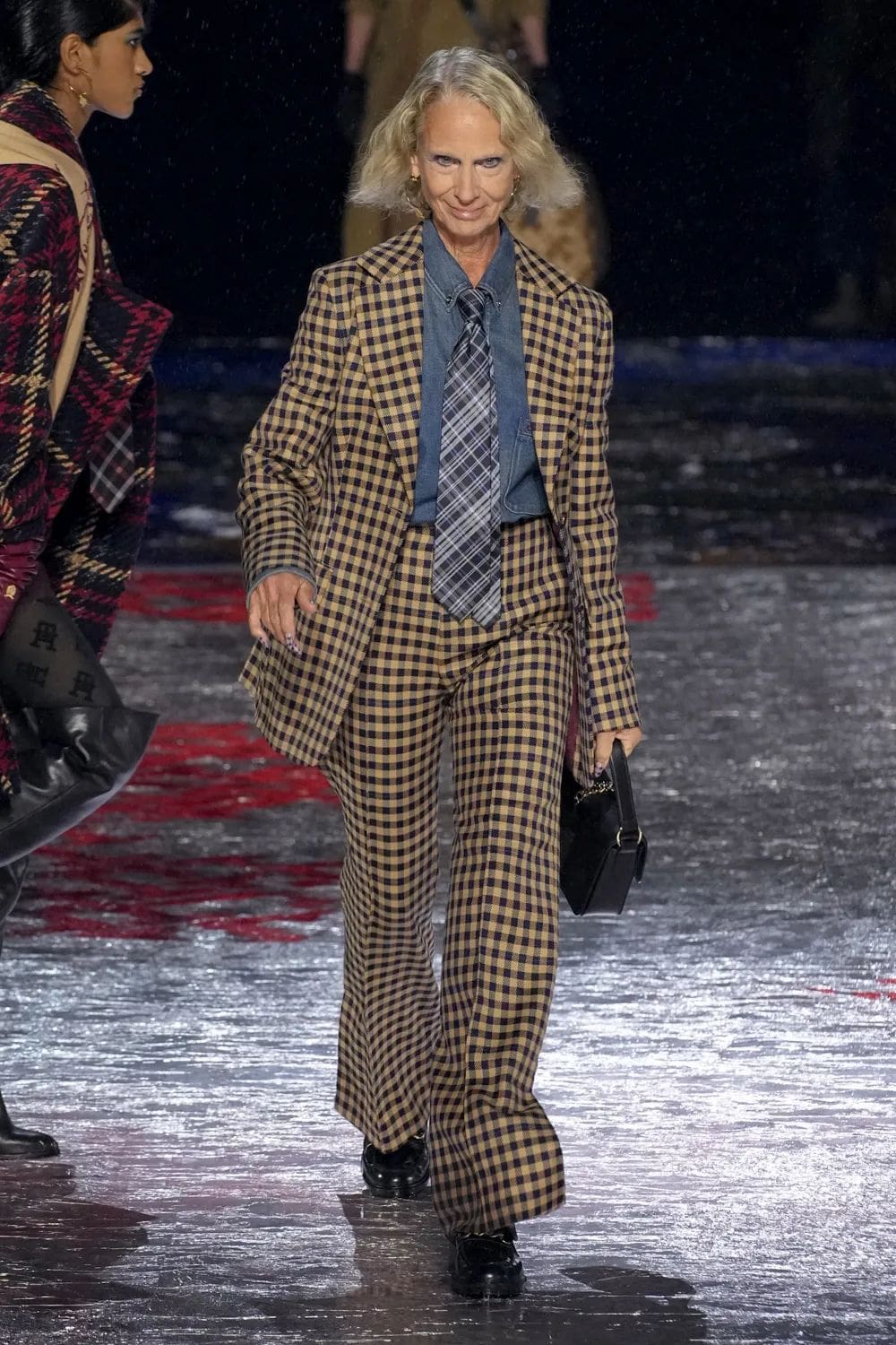 Tommy Hilfiger - Tommy Factory - Tommy Now - Herbst Winter 2022-2023 Runway Magazin