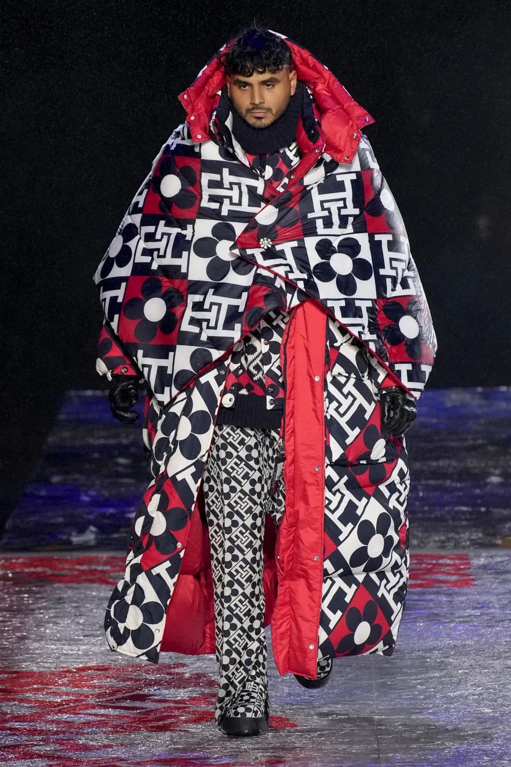 Tommy Hilfiger - Tommy Factory - Tommy Now - Herbst Winter 2022-2023 Runway Magazin
