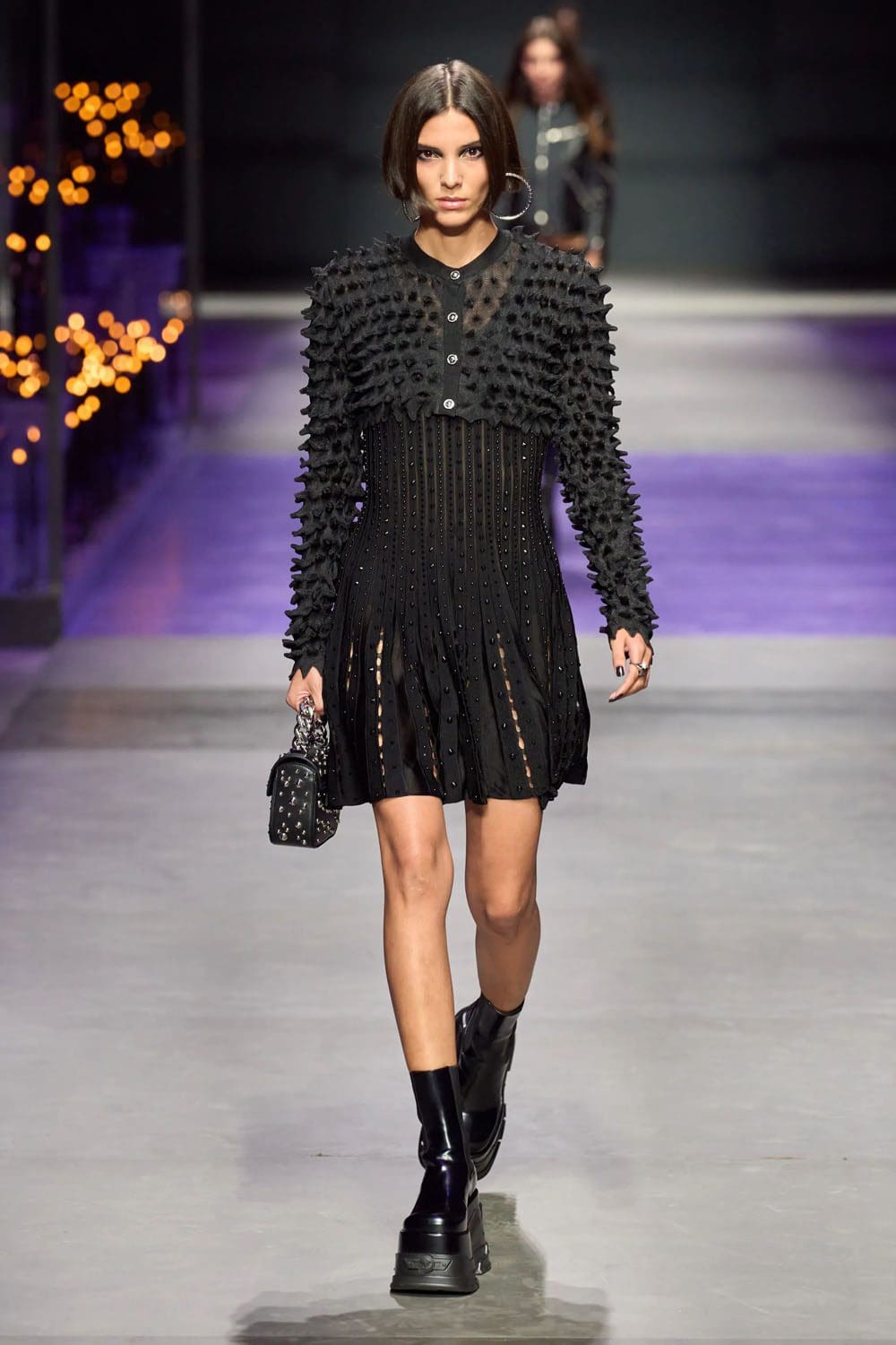 范思哲(Versace)2023春夏 Runway 杂志