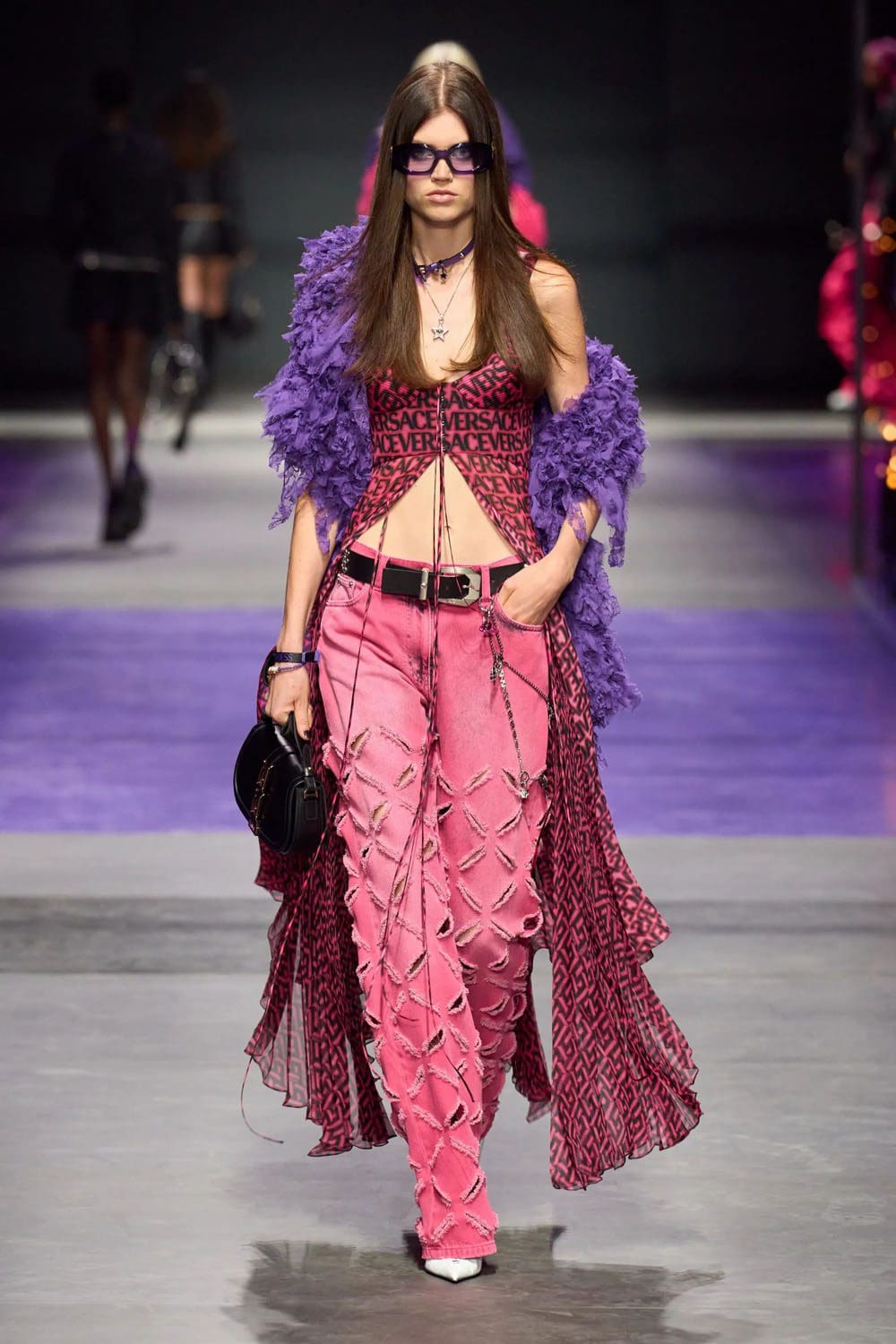 范思哲(Versace)2023春夏 Runway 杂志