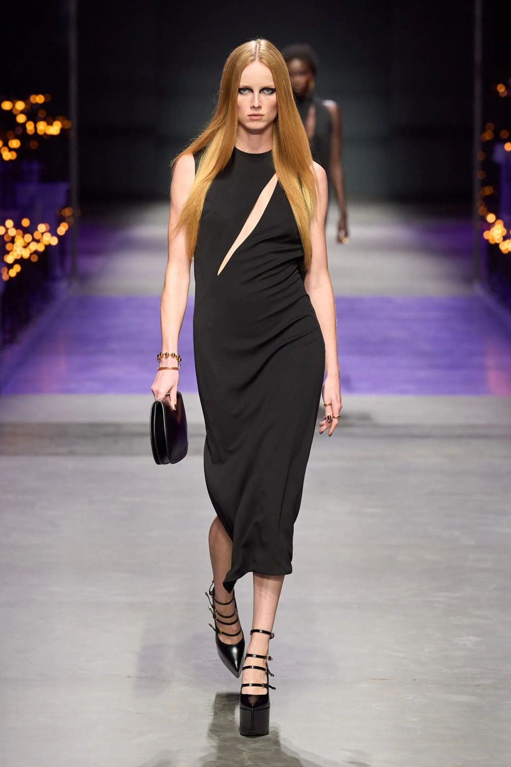 范思哲(Versace)2023春夏 Runway 杂志