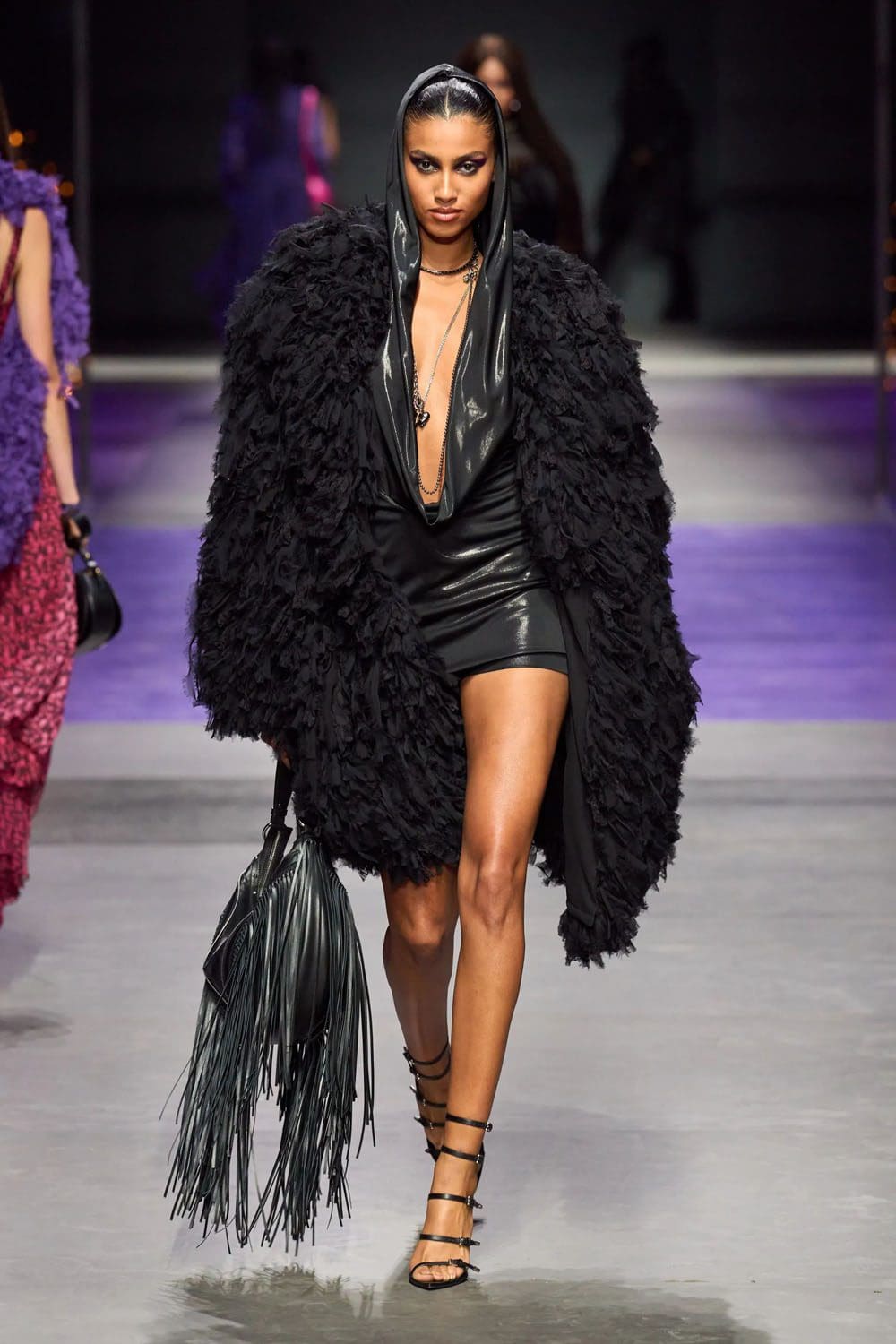 范思哲(Versace)2023春夏 Runway 杂志