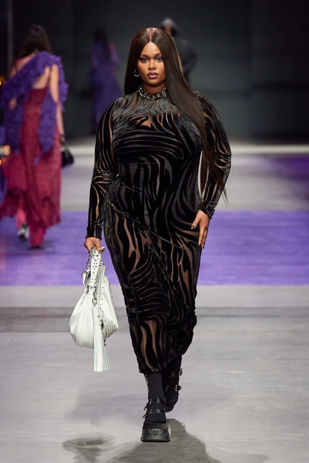 范思哲(Versace)2023春夏 Runway 杂志
