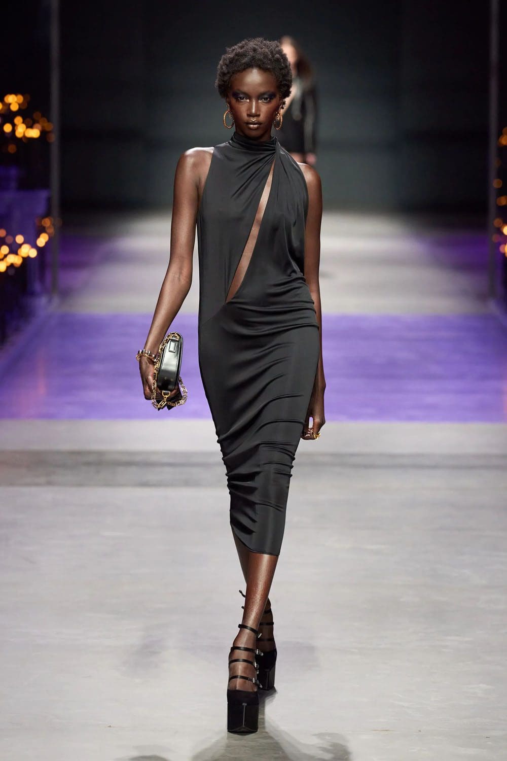 范思哲(Versace)2023春夏 Runway 杂志