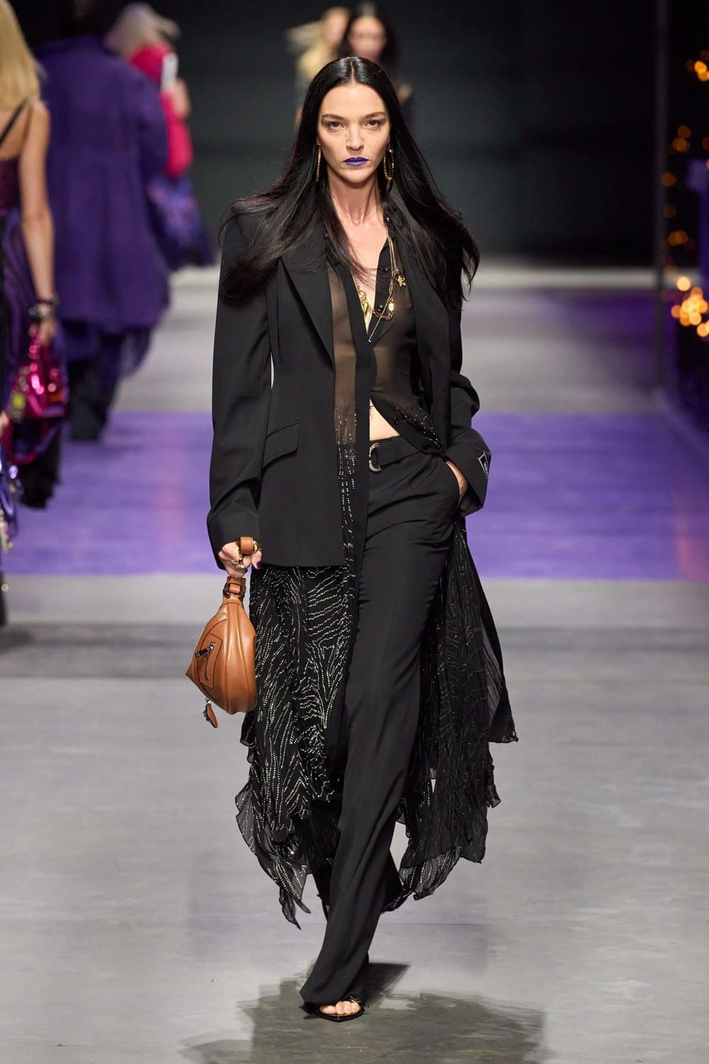 范思哲(Versace)2023春夏 Runway 杂志