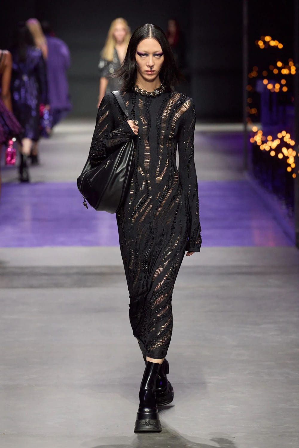 范思哲(Versace)2023春夏 Runway 杂志