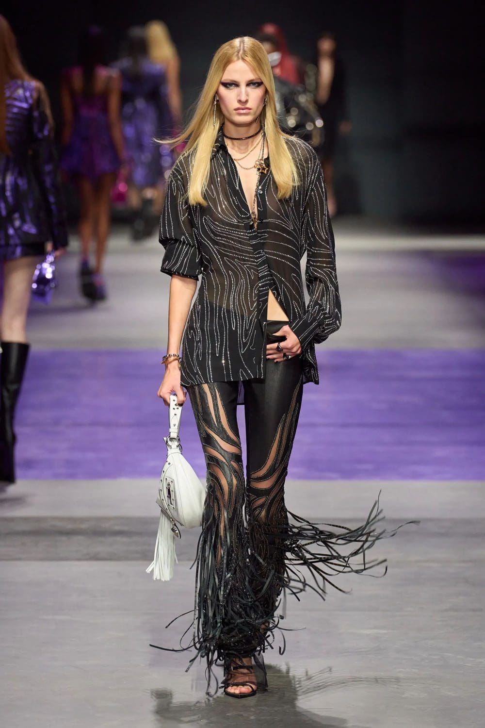 范思哲(Versace)2023春夏 Runway 杂志