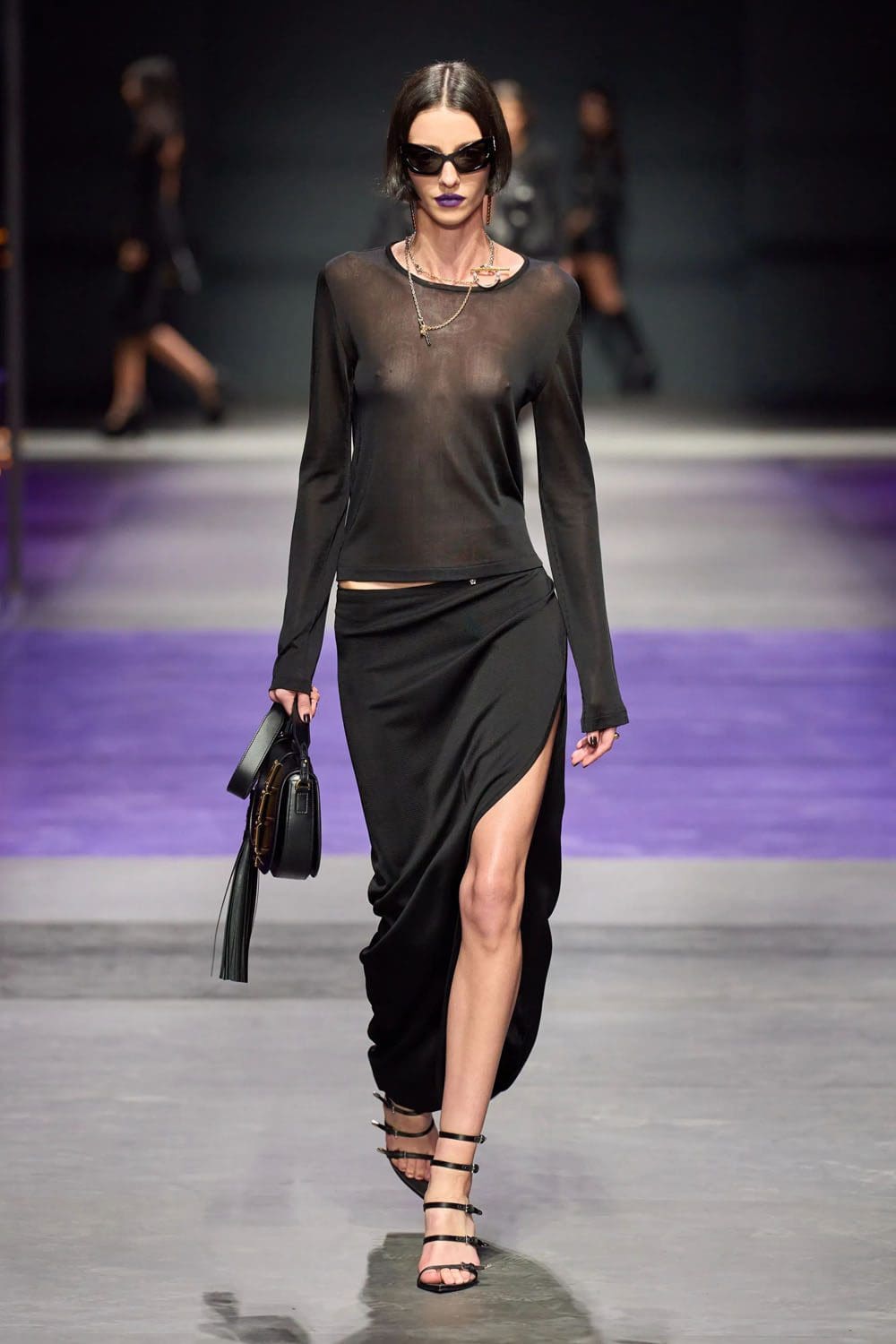 范思哲(Versace)2023春夏 Runway 杂志