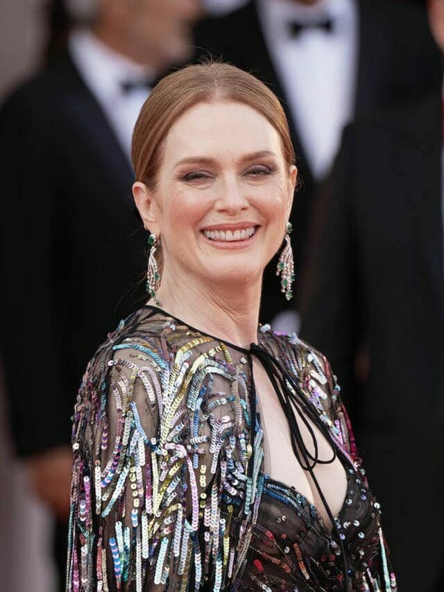 Джулианна Мур на красной дорожке Valentino на 79-м Венецианском кинофестивале, 2022 г.