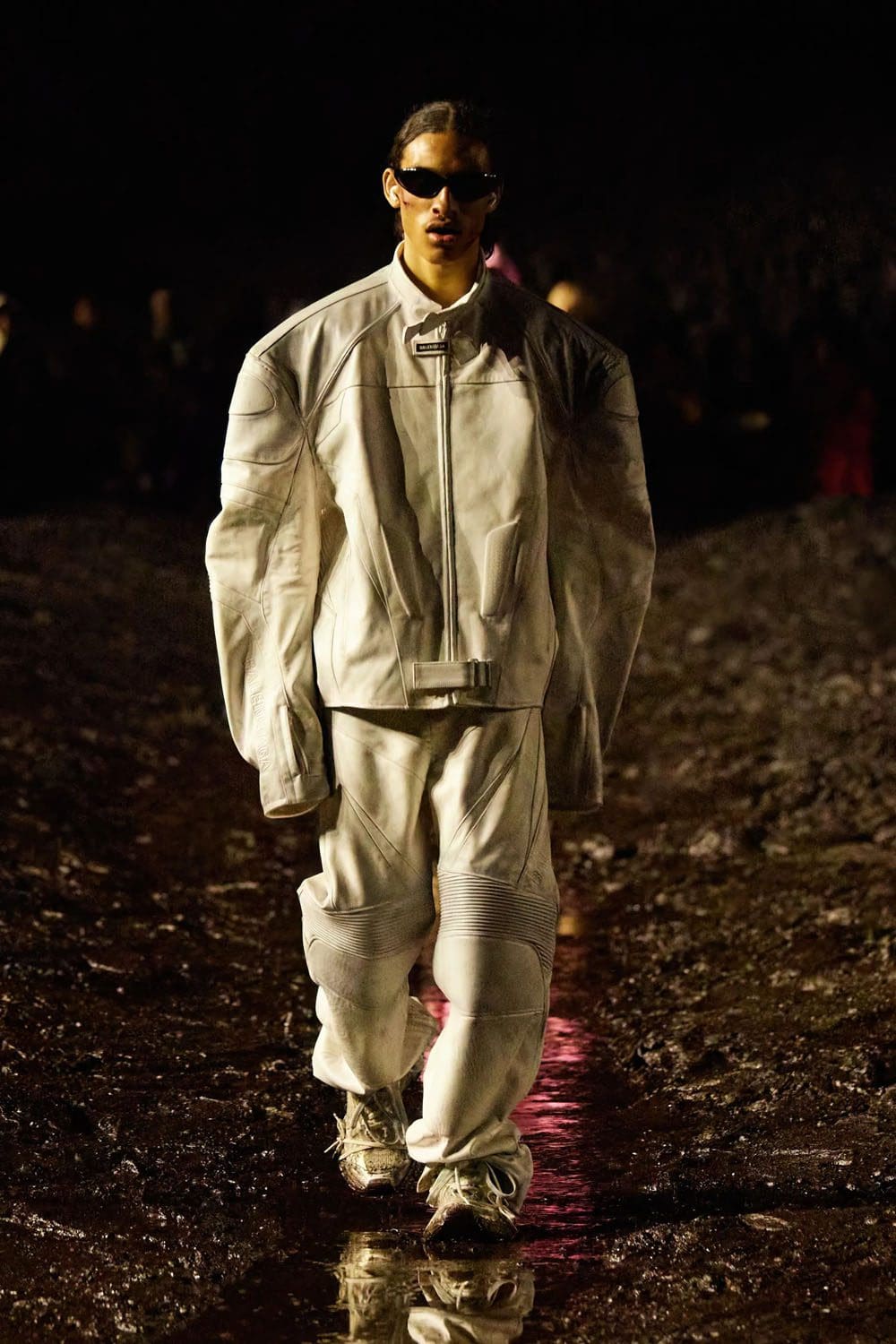 Balenciaga Frühjahr/Sommer 2023 Nuclear Mud Show Runway 10 Magazin