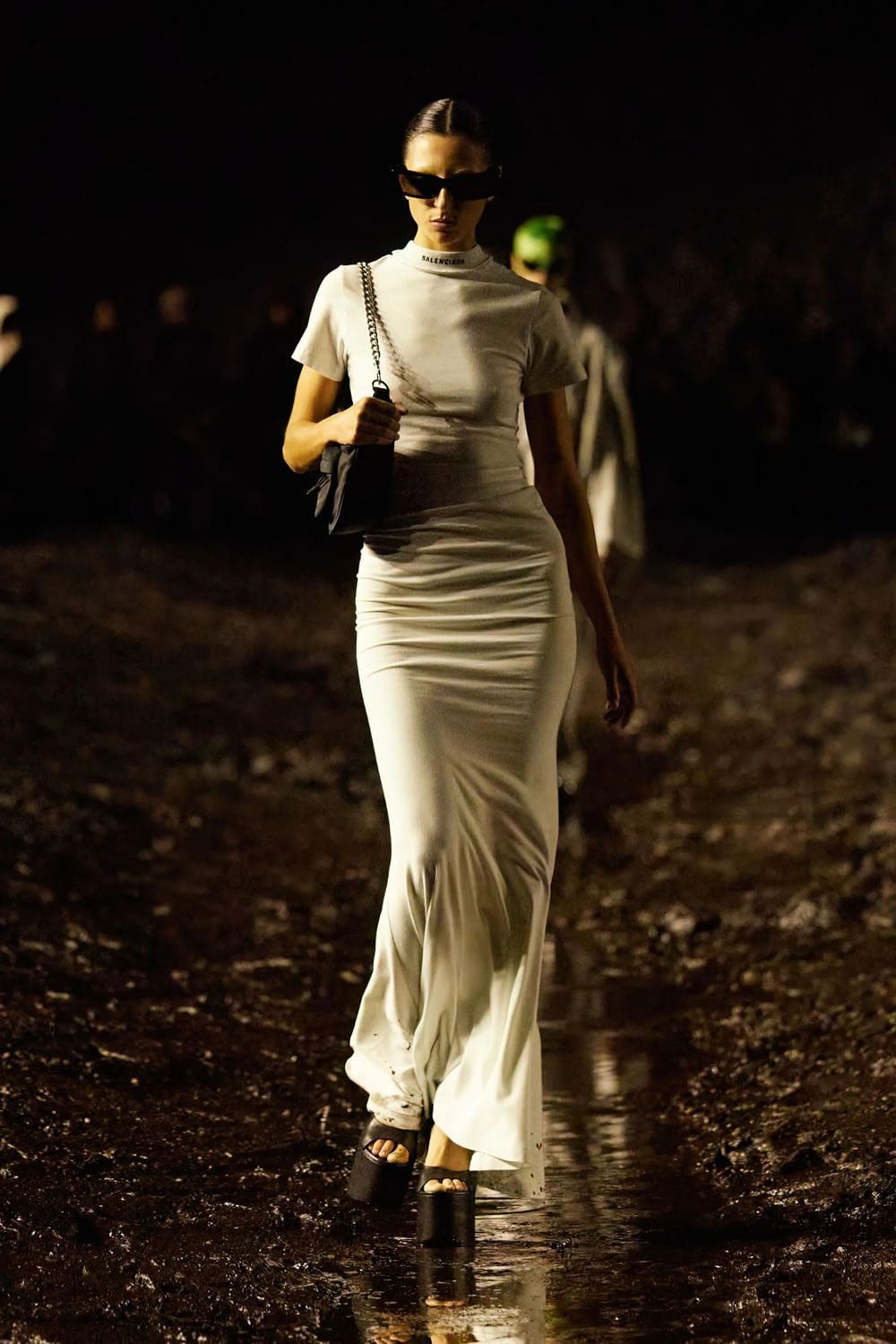 Balenciaga Frühjahr/Sommer 2023 Nuclear Mud Show Runway 51 Magazin
