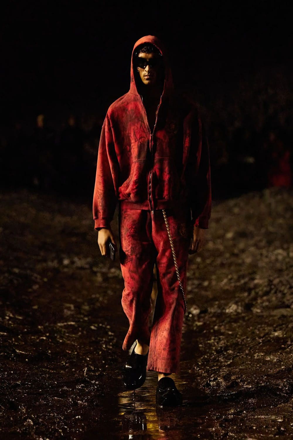 Balenciaga Frühjahr/Sommer 2023 Nuclear Mud Show Runway 57 Magazin