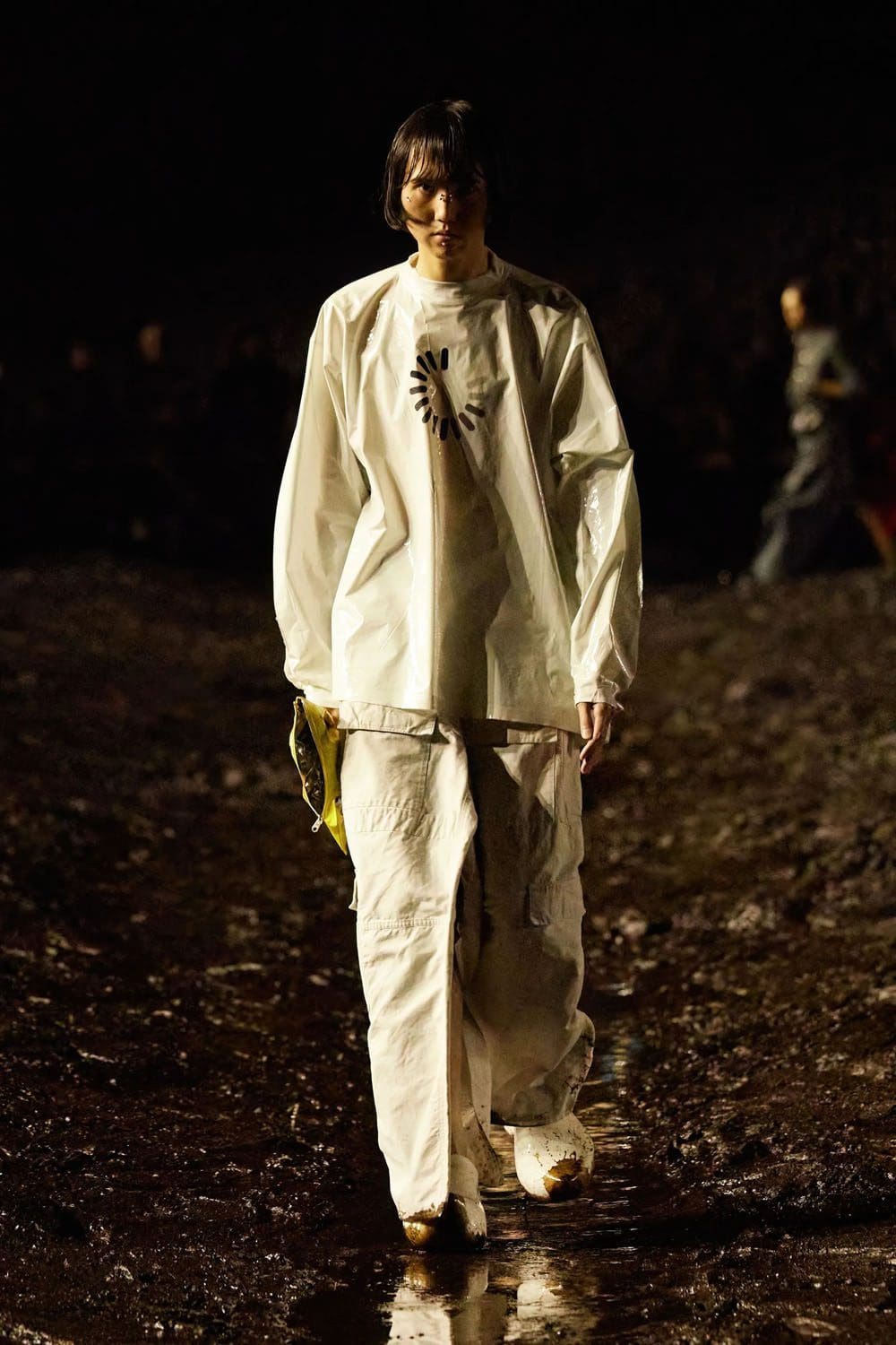 Balenciaga Frühjahr/Sommer 2023 Nuclear Mud Show Runway 60 Magazin