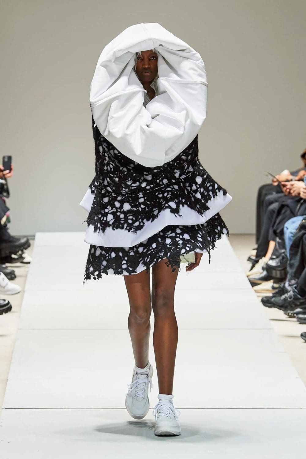 Comme des Garcons春夏2023 Runway 1杂志