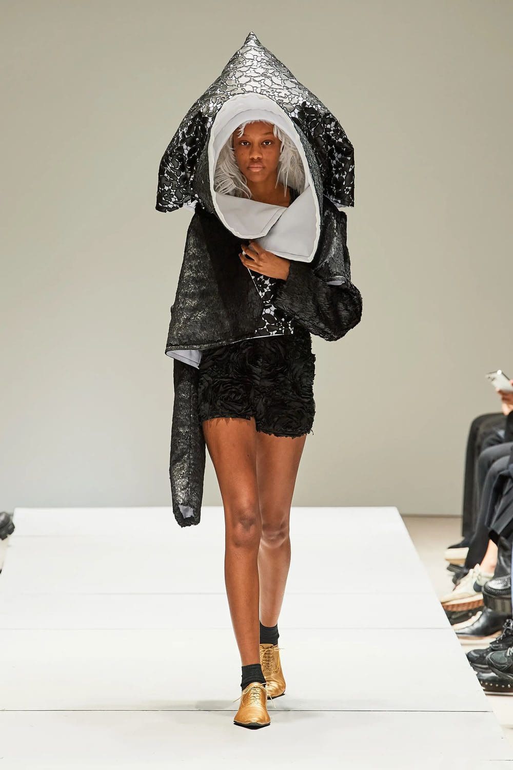 Comme des Garcons春夏2023 Runway 11杂志