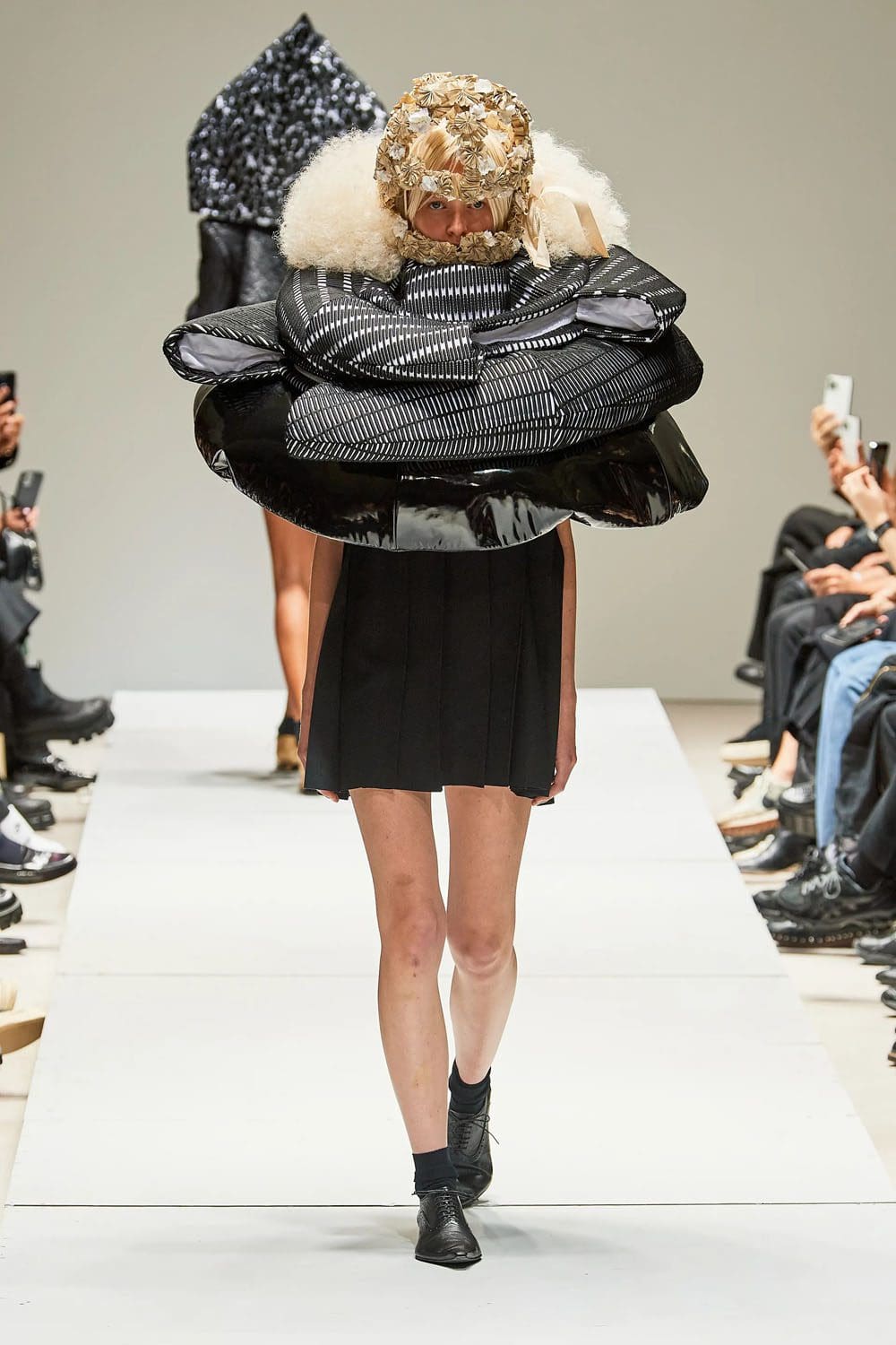 Comme des Garcons春夏2023 Runway 12杂志