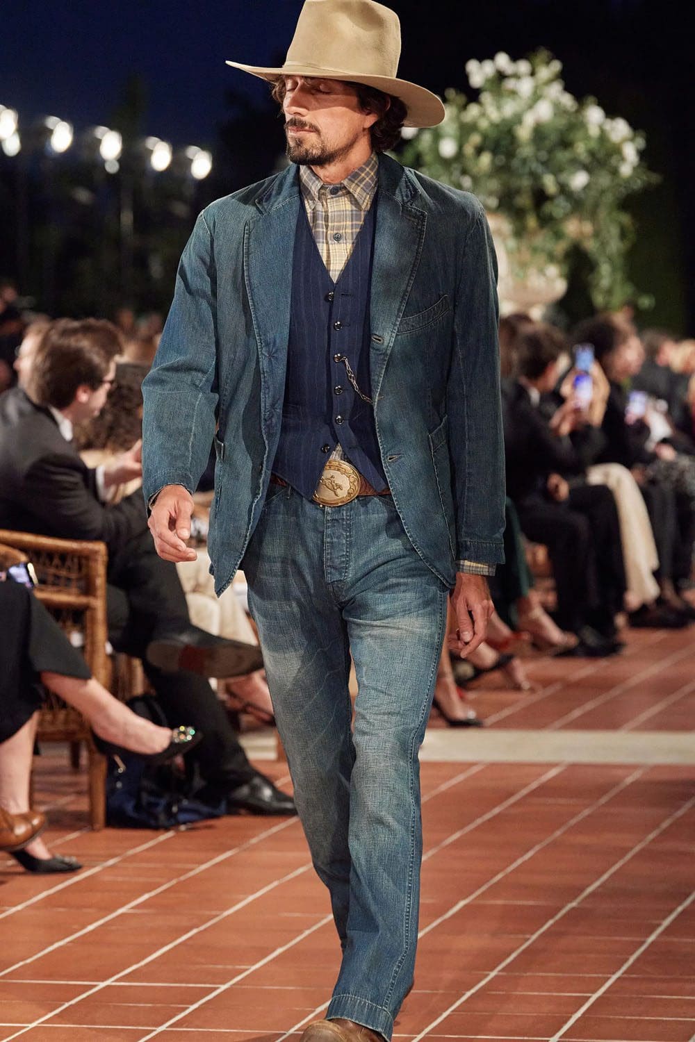 ラルフ ローレン 2023年春夏 Runway 雑誌3