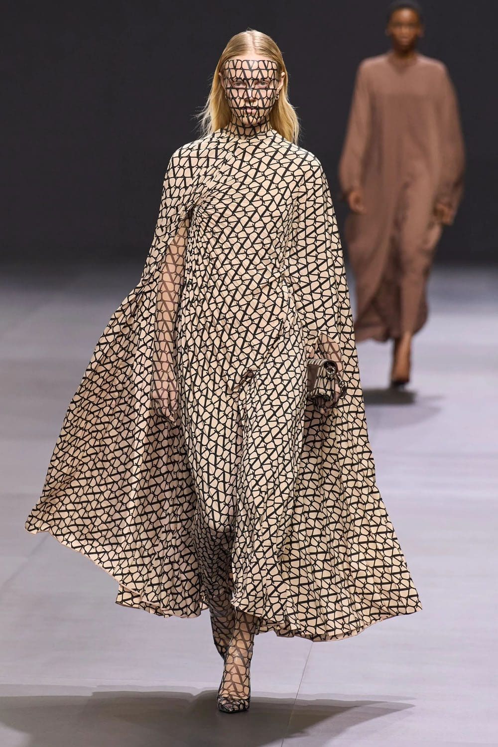Valentino Frühling Sommer 2023 Ready to Wear Runway 1 Magazin