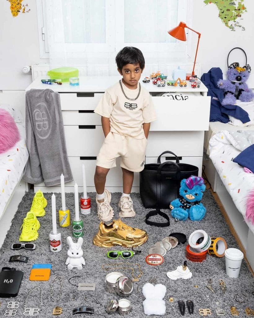 3 Balenciaga bambino offensiva BDSM pubblicità natalizia