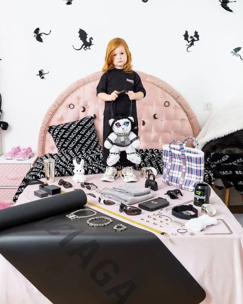 5 Balenciaga bambino offensiva BDSM pubblicità natalizia