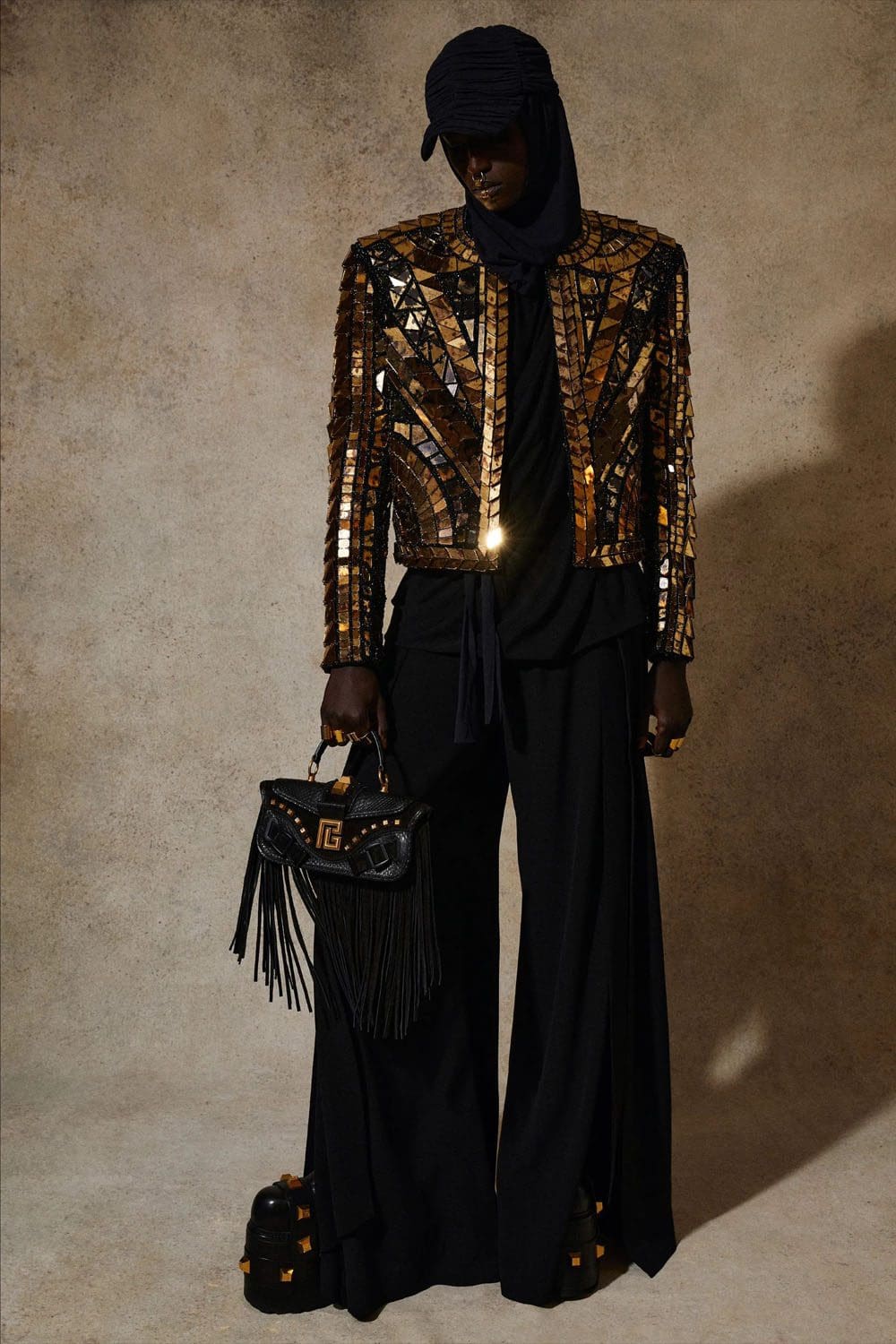 Balmain di Olivier Rousteing Resort 2023 di RUNWAY CARICATORE 10