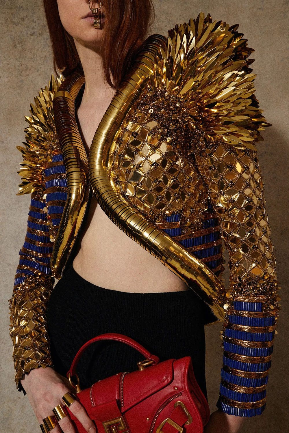 Balmain di Olivier Rousteing Resort 2023 di RUNWAY CARICATORE 35