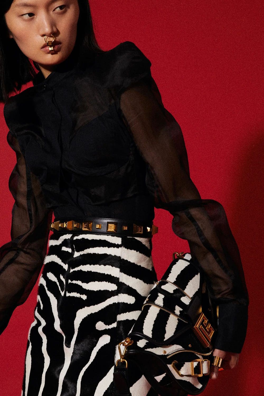 Balmain di Olivier Rousteing Resort 2023 di RUNWAY CARICATORE 75