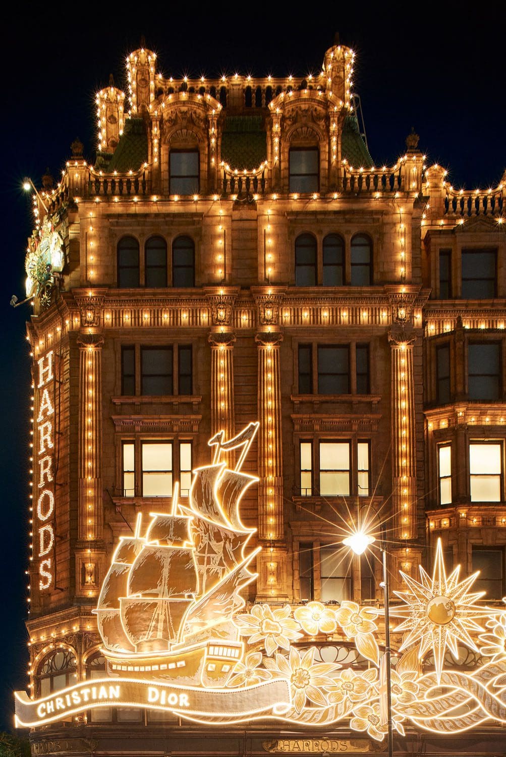 DIOR x HARRODS 2022 立面 © Adrien Dirand2