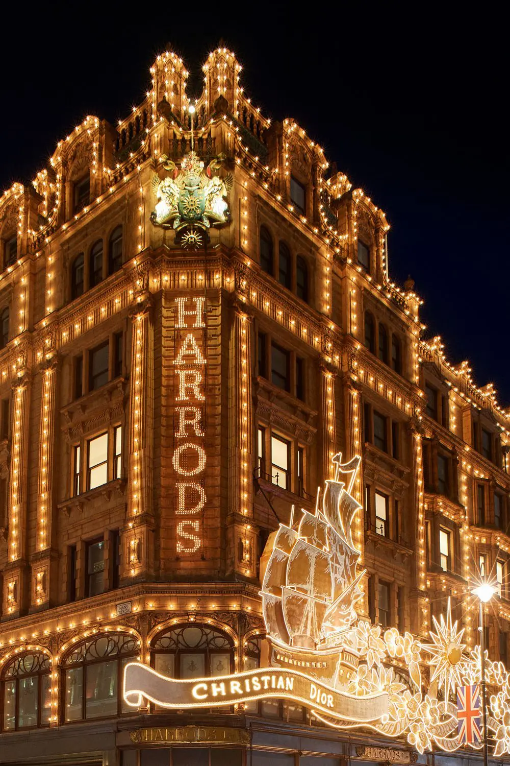 DIOR x HARRODS 2022 立面 © Adrien Dirand3
