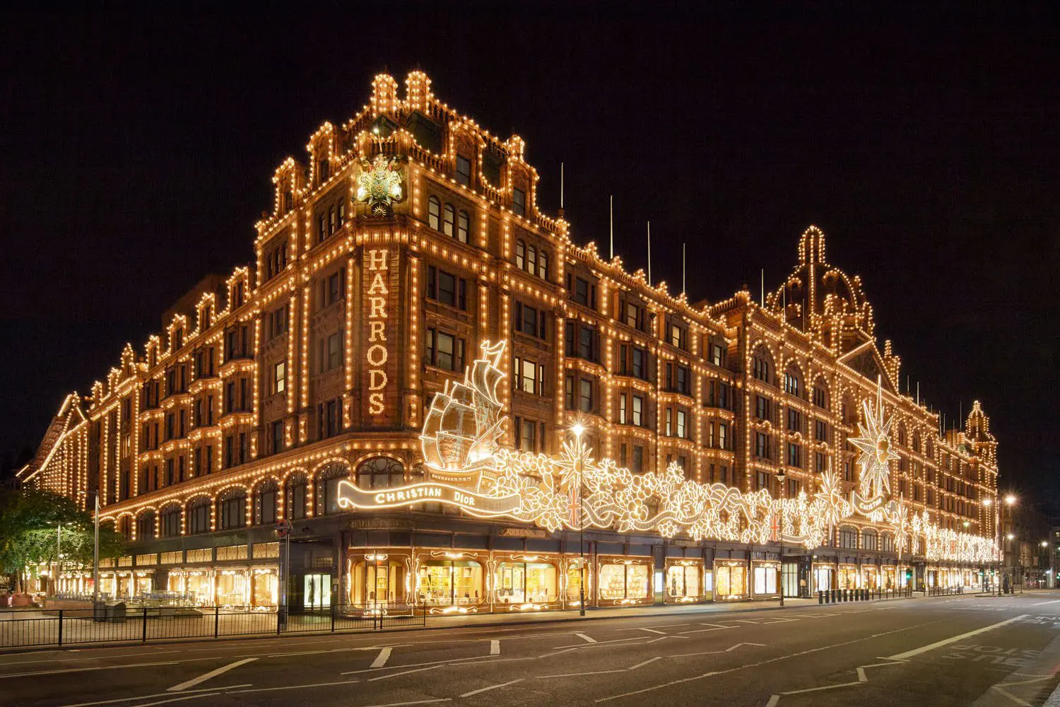 DIOR x HARRODS 2022 立面 © Adrien Dirand7