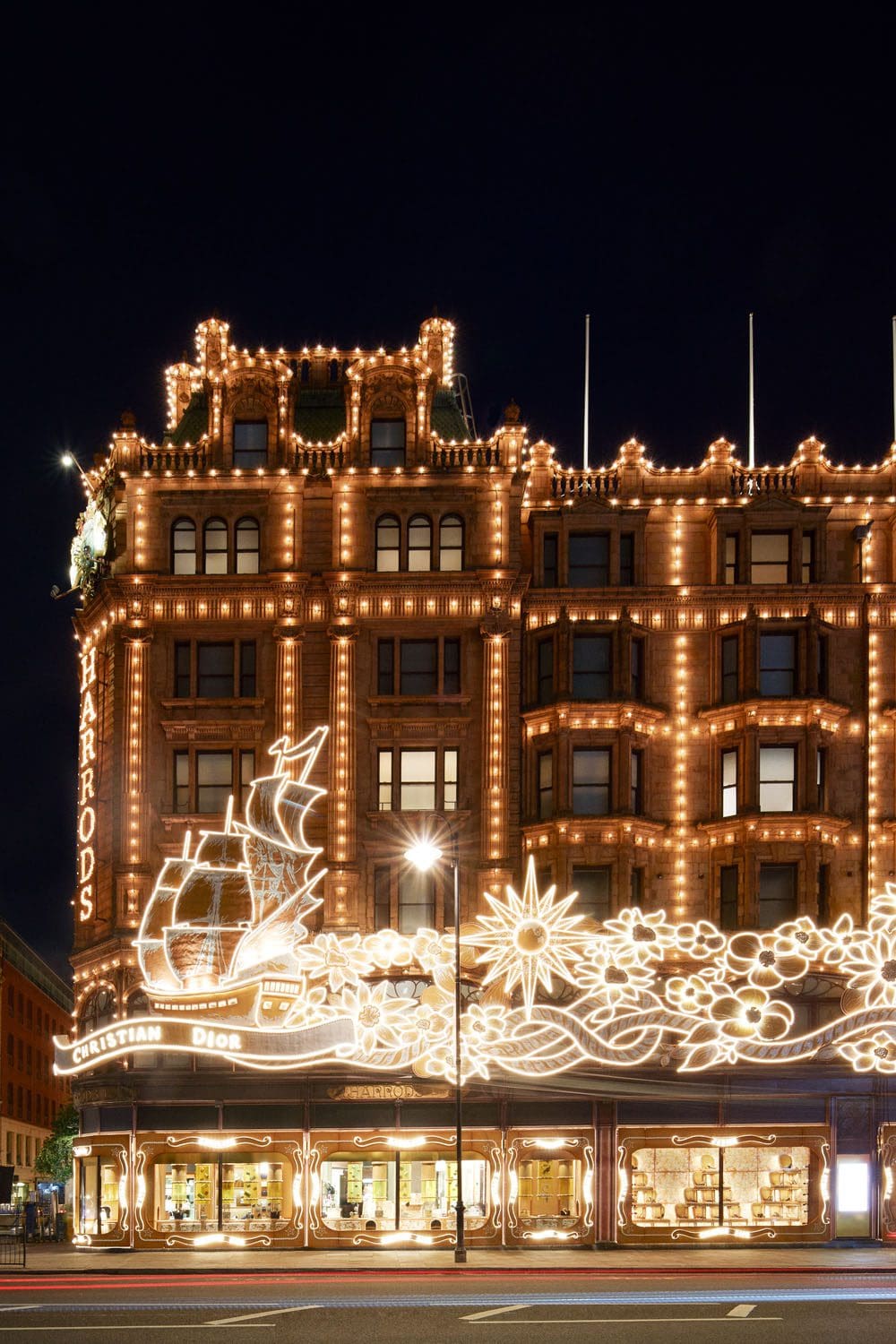 DIOR x HARRODS 2022 立面 © Adrien Dirand9