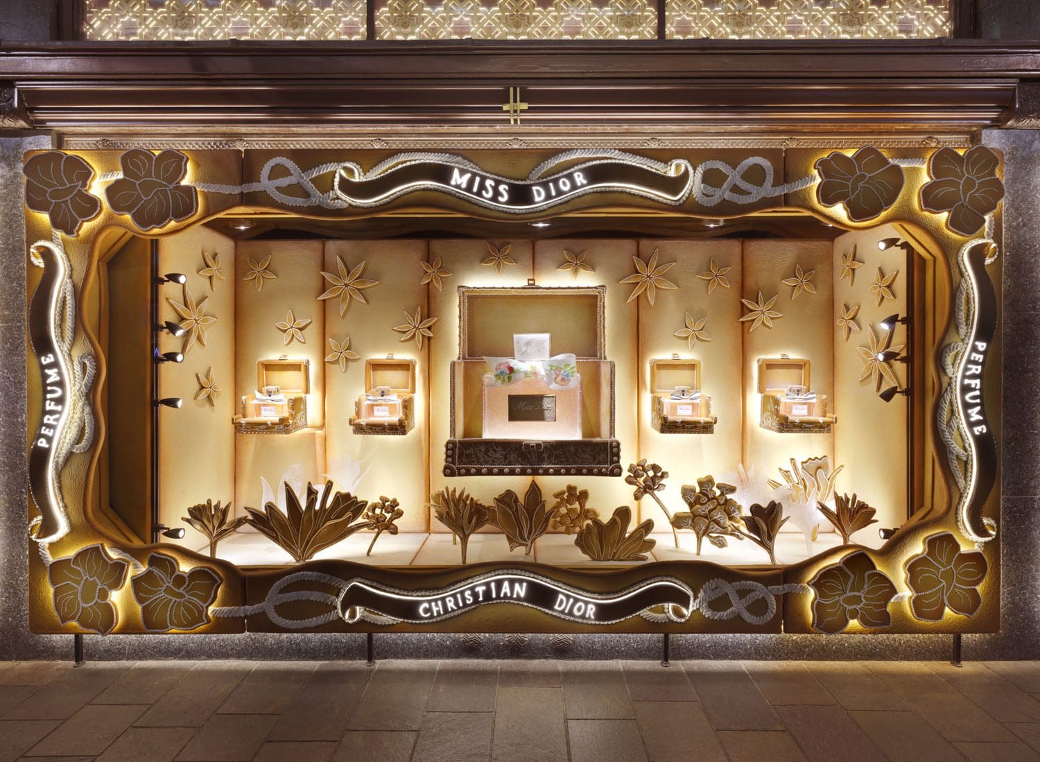 DIOR x HARRODS 2022 橱窗 © Adrien Dirand3