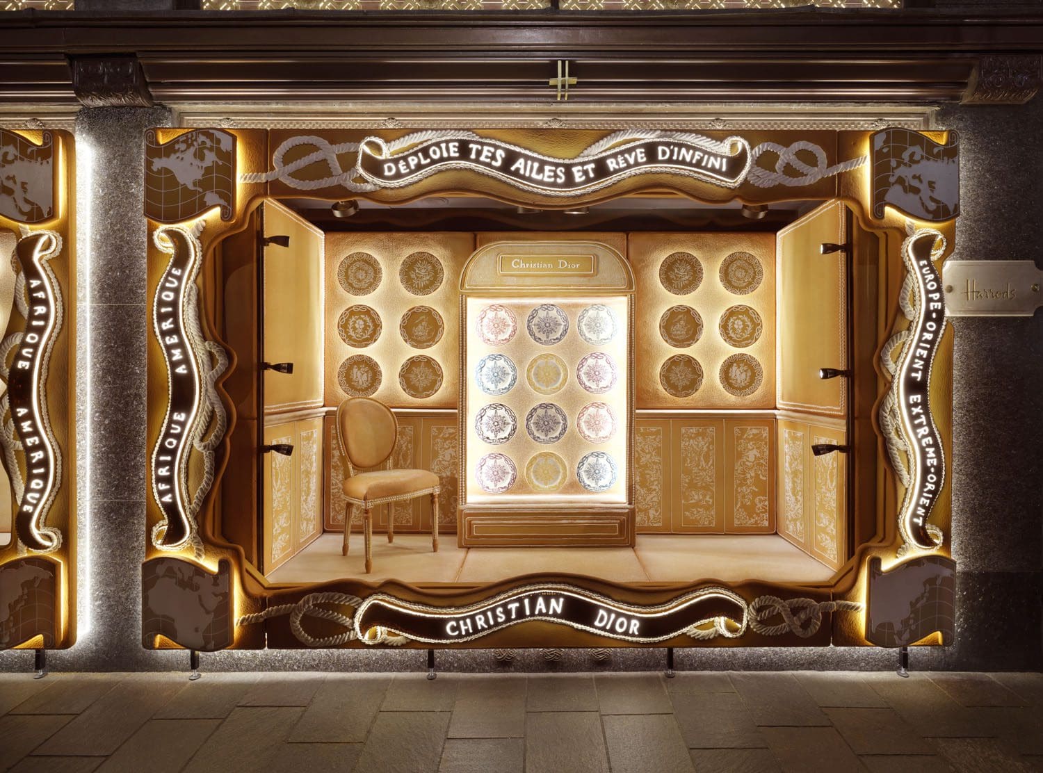 DIOR x HARRODS 2022 橱窗 © Adrien Dirand5