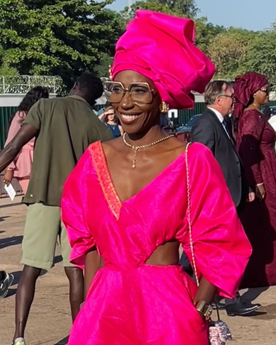 28 Chanel Dakar Métiers fléchette 2022 23 Runway Revue de Rossy de Palma