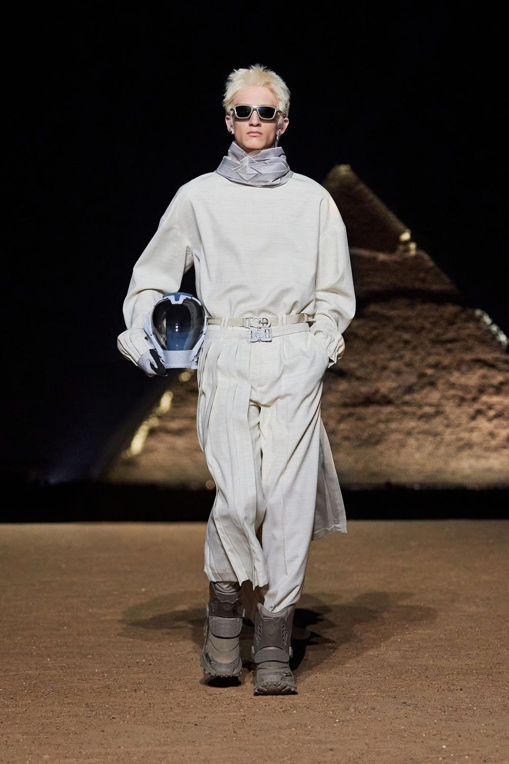 Dior Men Egypt Giza Pyramids Pre Fall 2023 Runway Magazine 1