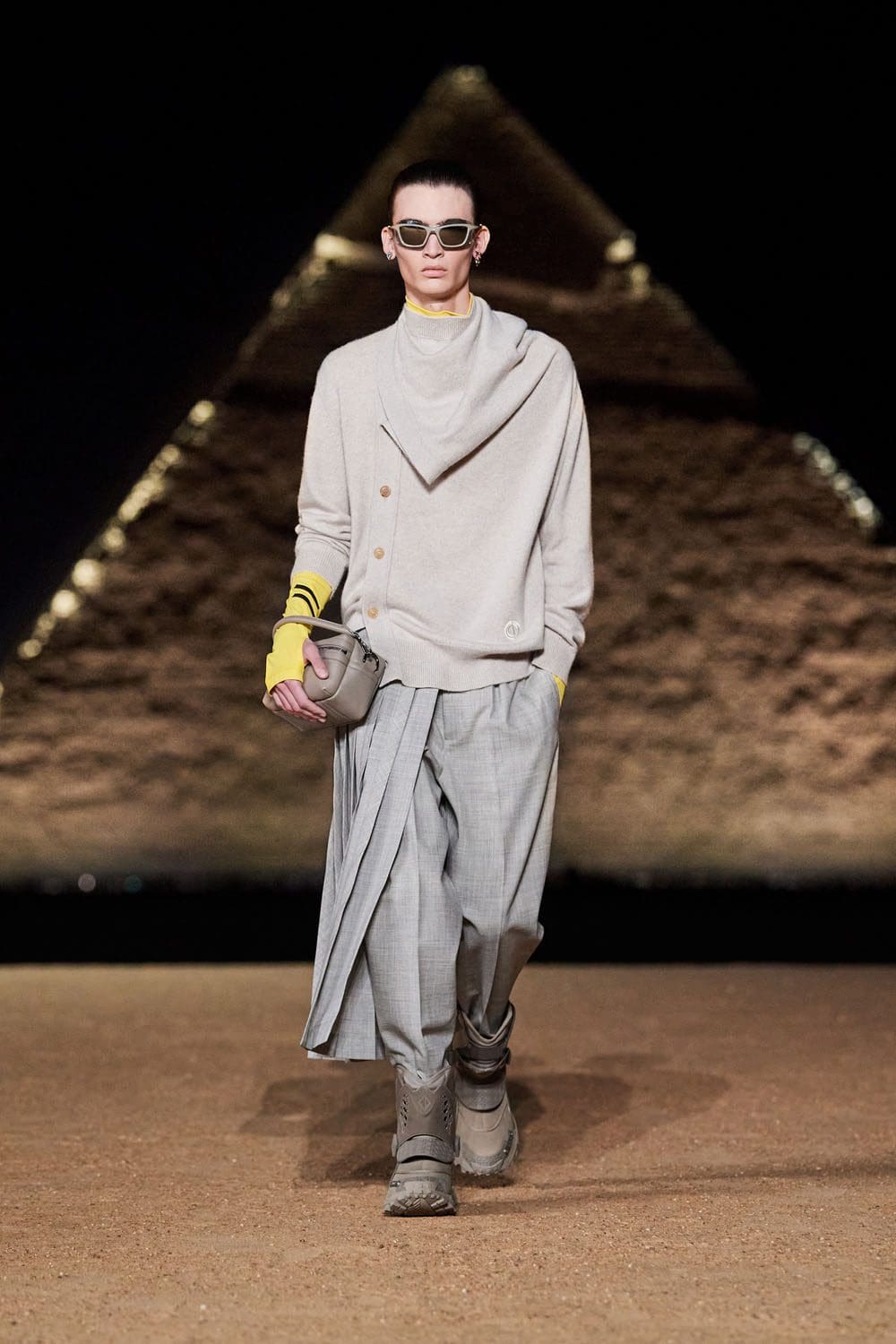 Dior Men Egypt Giza Pyramids Pre Fall 2023 Runway Magazine 10