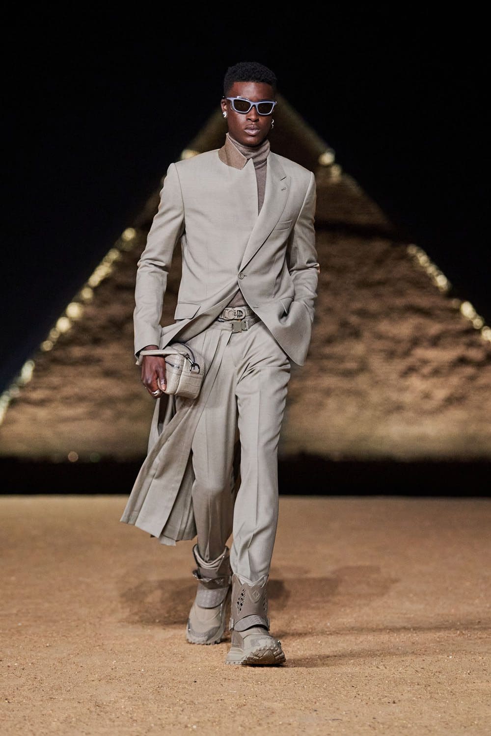 Dior Men Egypt Giza Pyramids Pre Fall 2023 Runway Magazine 26