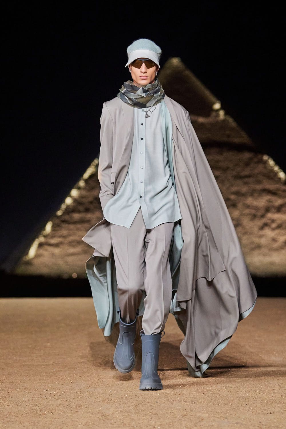 Dior Men Egypt Giza Pyramids Pre Fall 2023 Runway Magazine 27