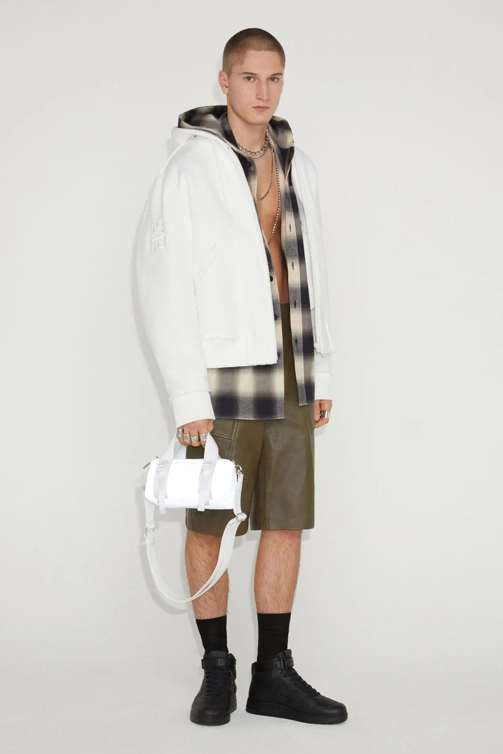 ジバンシィ プレフォール 2023 Runway 雑誌31
