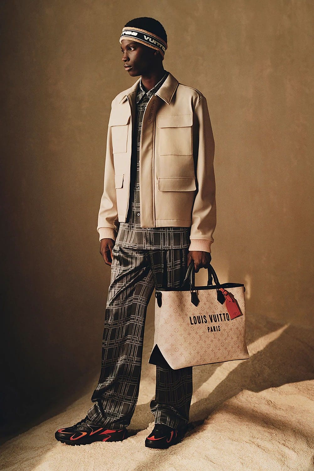ルイ・ヴィトン プレフォール 2023 メンズ Runway 雑誌20